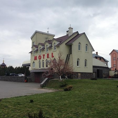 Formula Plus Motel Луцк Экстерьер фото